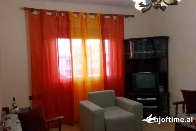Shtepi ne shitje Apartament ne Tirane, 2+1, Mobilimi E mobiluar, Pagesa 124,020  Euro.