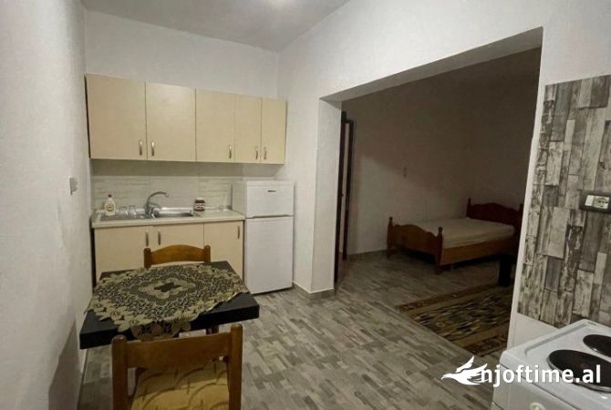 Shtepi me qera Apartament ne Tirane, 1+1, Mobilimi E mobiluar, Pagesa 303  Euro.
