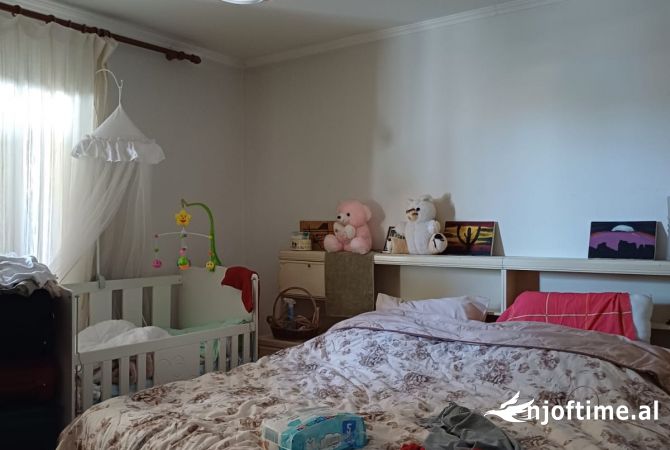 Shtepi ne shitje Apartament ne Tirane, 2+1, Mobilimi E mobiluar, Pagesa 145,021  Euro.