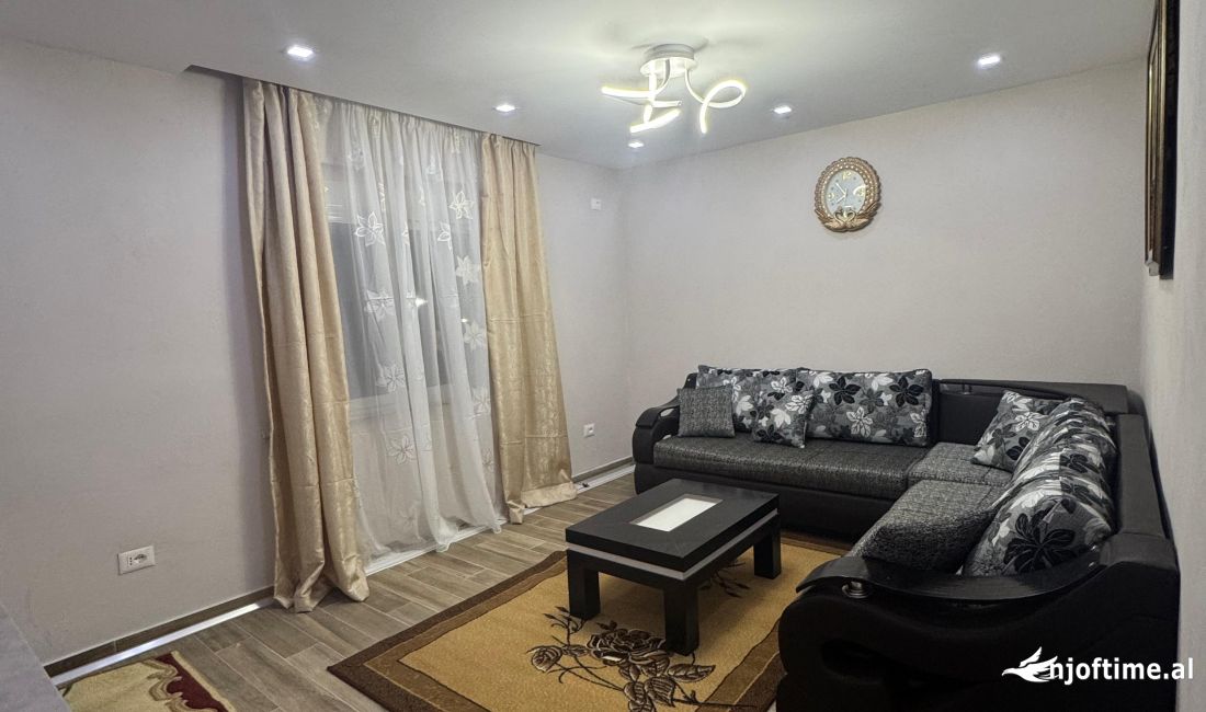 Shtepi ne shitje Apartament ne Tirane, 2+1, Mobilimi E mobiluar, Pagesa 125,002  Euro.