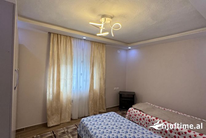 Shtepi ne shitje Apartament ne Tirane, 2+1, Mobilimi E mobiluar, Pagesa 125,002  Euro.