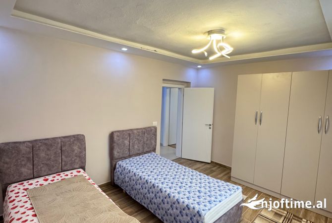 Shtepi ne shitje Apartament ne Tirane, 2+1, Mobilimi E mobiluar, Pagesa 125,002  Euro.