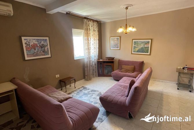 Shtepi me qera 2+1 ne Tirane - 450 Euro