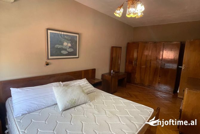 Shtepi me qera 2+1 ne Tirane - 450 Euro
