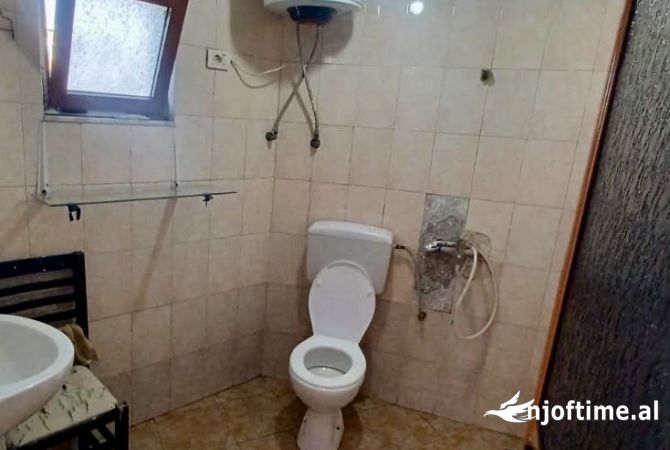 Shtepi me qera Apartament ne Tirane, 1+1, Mobilimi Pjeserisht e mobiluar, Pagesa 352  Euro.