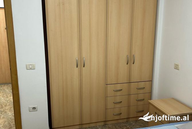 Shtepi me qera Apartament ne Tirane, 1+1, Mobilimi E mobiluar, Pagesa 555  Euro.