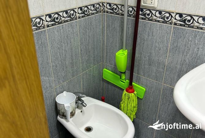 Shtepi me qera Apartament ne Tirane, 1+1, Mobilimi E mobiluar, Pagesa 555  Euro.