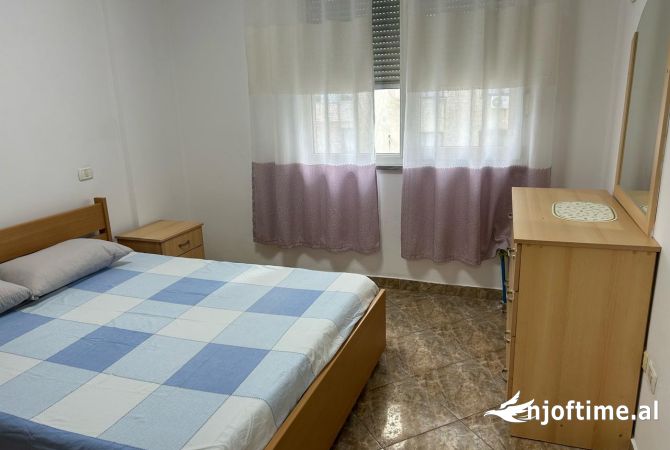 Shtepi me qera Apartament ne Tirane, 1+1, Mobilimi E mobiluar, Pagesa 555  Euro.