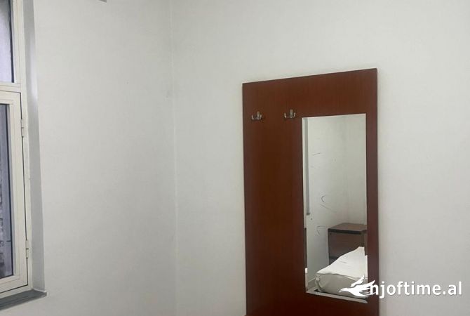 Shtepi me qera Apartament ne Tirane, 3+1, Mobilimi E mobiluar, Pagesa 721  Euro.