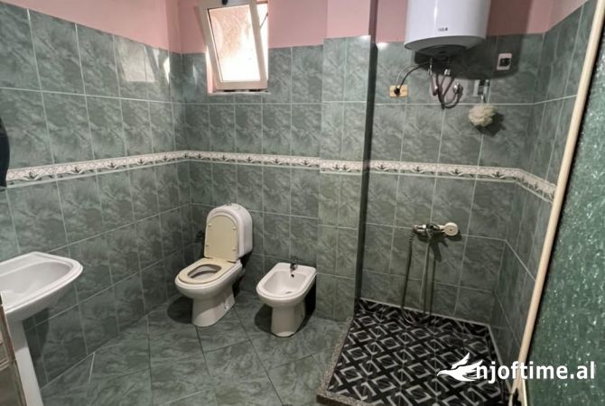 Shtepi me qera Apartament ne Tirane, 3+1, Mobilimi E mobiluar, Pagesa 404  Euro.