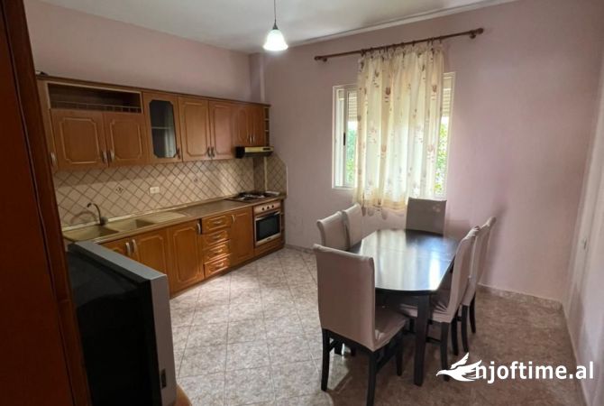 Shtepi me qera 3+1 ne Tirane - 404 Euro