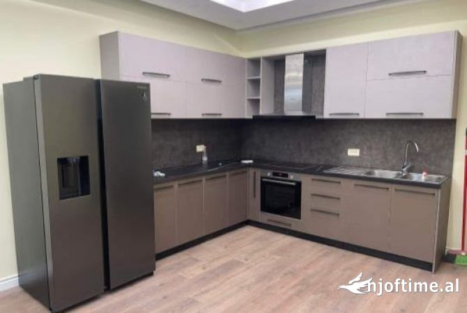 Shtepi me qera 3+1 ne Tirane - 655 Euro