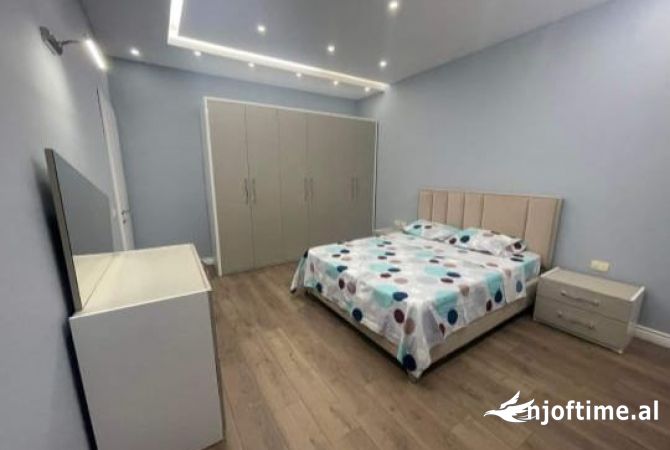 Shtepi me qera Apartament ne Tirane, 3+1, Mobilimi E mobiluar, Pagesa 655  Euro.