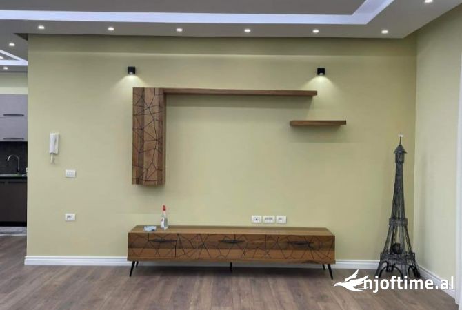 Shtepi me qera Apartament ne Tirane, 3+1, Mobilimi E mobiluar, Pagesa 655  Euro.