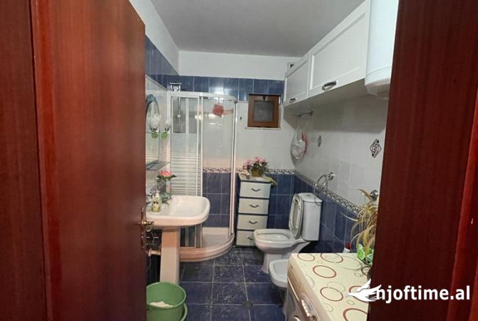 Shtepi me qera Apartament ne Tirane, 2+1, Mobilimi E mobiluar, Pagesa 501  Euro.