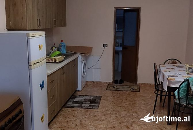 Shtepi me qera Apartament ne Tirane, 1+1, Mobilimi E mobiluar, Pagesa 355  Euro.