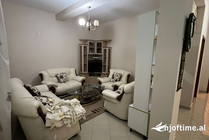 Shtepi me qera 2+1 ne Tirane - 451 Euro