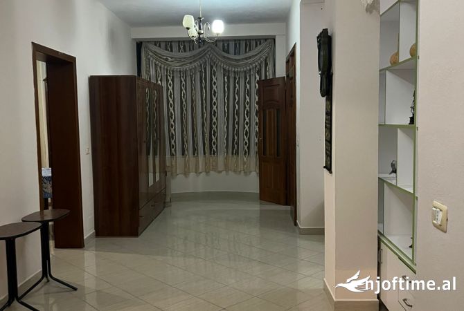 Shtepi me qera 2+1 ne Tirane - 451 Euro