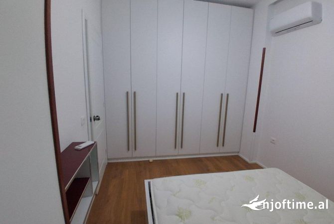 Shtepi me qera Apartament ne Tirane, 1+1, Mobilimi Pjeserisht e mobiluar, Pagesa 402  Euro.