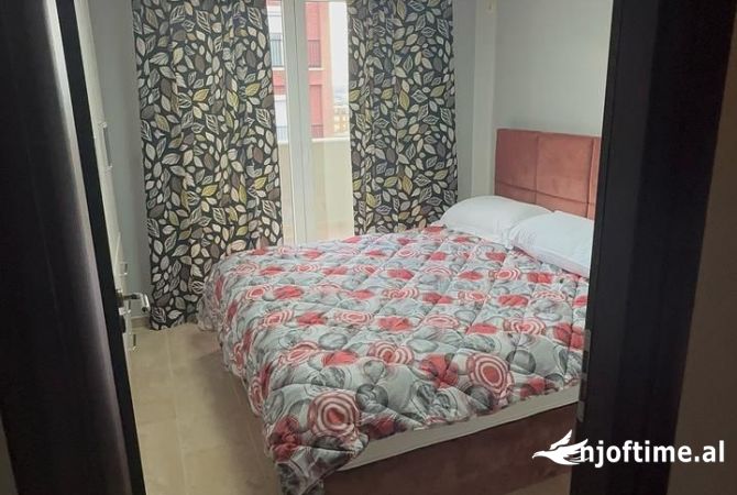 Shtepi ne shitje Apartament ne Tirane, 2+1, Mobilimi E mobiluar, Pagesa 300,030  Euro.