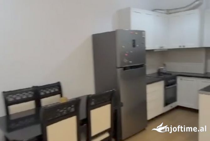 Shtepi me qera Apartament ne Tirane, 1+1, Mobilimi E mobiluar, Pagesa 455  Euro.