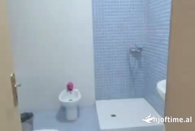 Shtepi me qera Apartament ne Tirane, 1+1, Mobilimi E mobiluar, Pagesa 455  Euro.