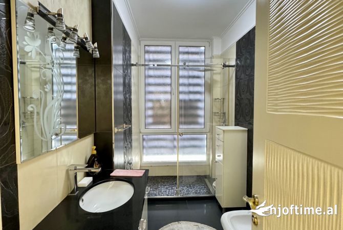 Shtepi ne shitje Apartament ne Tirane, 2+1, Mobilimi E mobiluar, Pagesa 265,000  Euro.