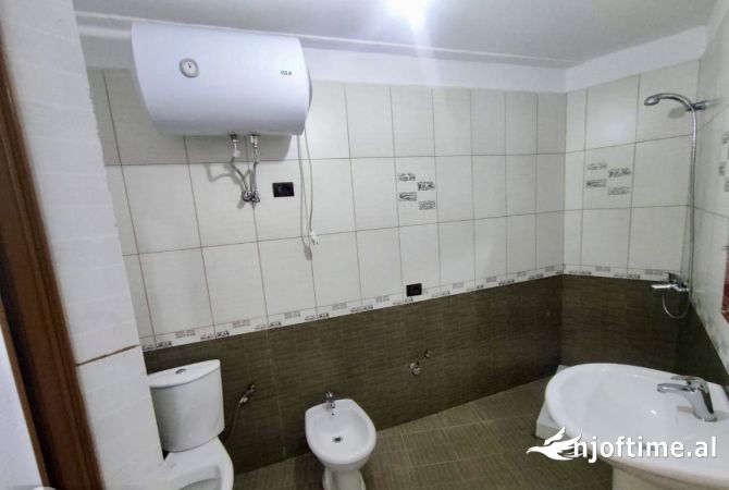 Shtepi ne shitje Apartament ne Tirane, 2+1, Mobilimi E mobiluar, Pagesa 94,000  Euro.