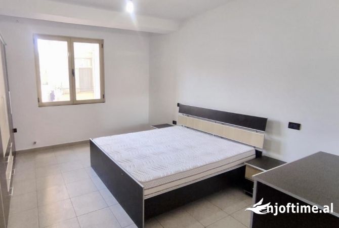 Shtepi ne shitje Apartament ne Tirane, 2+1, Mobilimi E mobiluar, Pagesa 94,000  Euro.