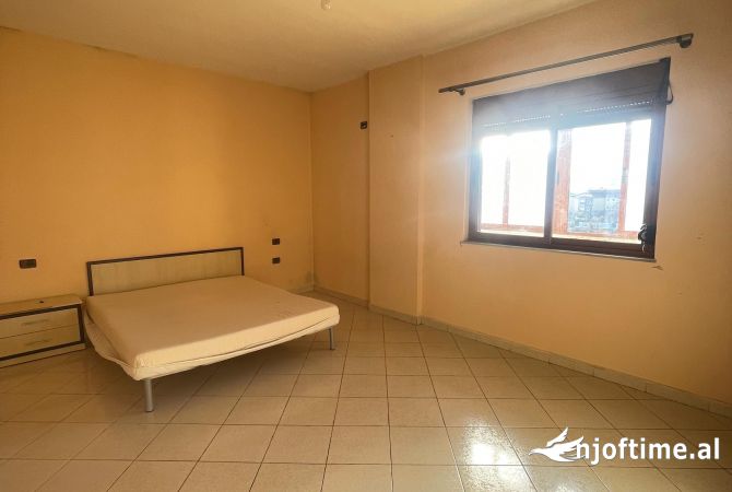 Shtepi ne shitje Apartament ne Tirane, 1+1, Mobilimi Bosh, pa mobiluar, Pagesa 108,002  Euro.