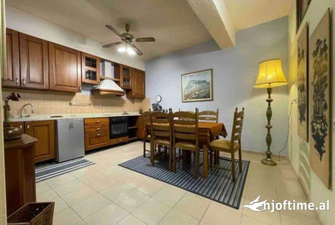 Shtepi me qera Apartament ne Tirane, 1+1, Mobilimi E mobiluar, Pagesa 555  Euro.