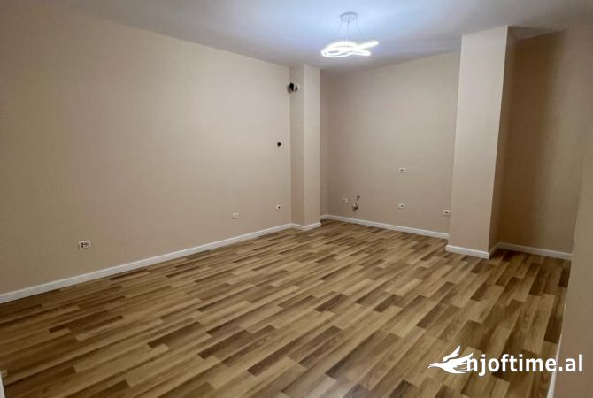 Shtepi ne shitje Apartament ne Tirane, 2+1, Mobilimi Bosh, pa mobiluar, Pagesa 115,005  Euro.