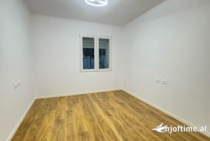 Shtepi ne shitje Apartament ne Tirane, 2+1, Mobilimi Bosh, pa mobiluar, Pagesa 128,001  Euro.