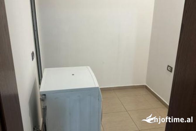 Shtepi me qera Apartament ne Tirane, 1+1, Mobilimi E mobiluar, Pagesa 322  Euro.