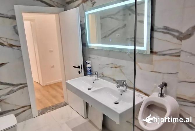 Shtepi me qera Apartament ne Tirane, 3+1, Mobilimi Bosh, pa mobiluar, Pagesa 1,001  Euro.