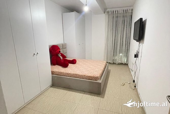 Shtepi me qera Apartament ne Tirane, 2+1, Mobilimi E mobiluar, Pagesa 450  Euro.