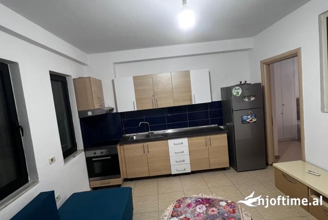 Shtepi me qera Apartament ne Tirane, 2+1, Mobilimi E mobiluar, Pagesa 450  Euro.