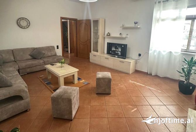 Shtepi me qera 2+1 ne Tirane - 500 Euro