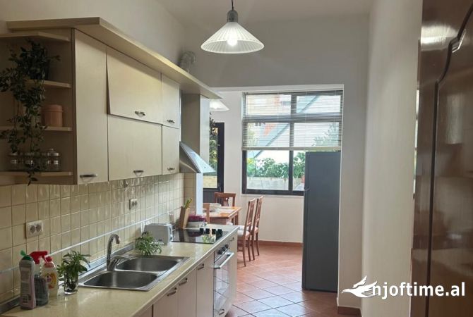 Shtepi me qera 2+1 ne Tirane - 500 Euro