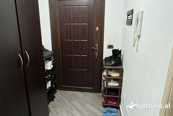 Shtepi ne shitje Apartament ne Tirane, 1+1, Mobilimi E mobiluar, Pagesa 102,001  Euro.
