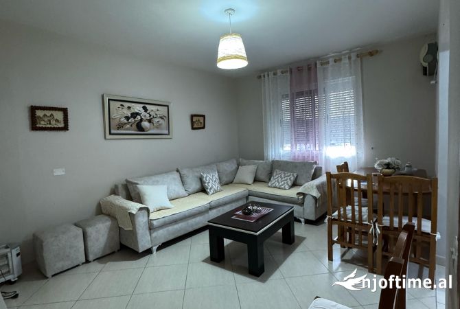 Shtepi me qera Apartament ne Tirane, 1+1, Mobilimi E mobiluar, Pagesa 450  Euro.