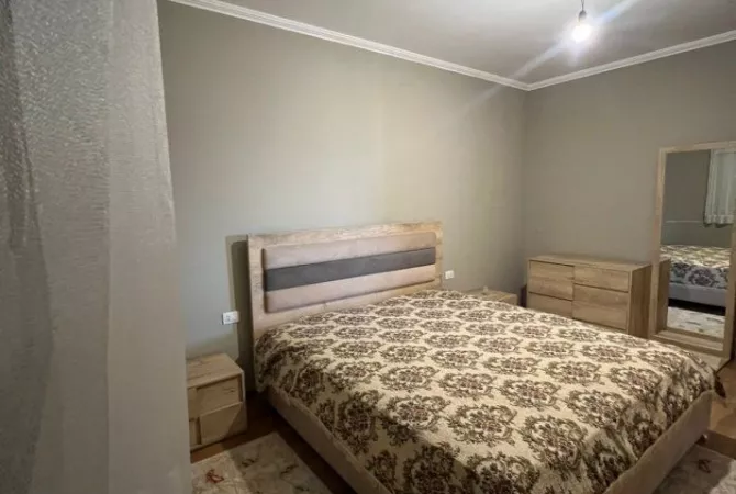 Shtepi me qera 2+1 ne Tirane - 700 Euro