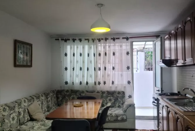 Shtepi me qera Apartament ne Tirane, 1+1, Mobilimi E mobiluar, Pagesa 555  Euro.