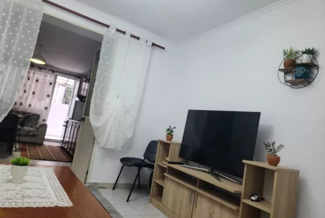 Shtepi me qera Apartament ne Tirane, 1+1, Mobilimi E mobiluar, Pagesa 555  Euro.