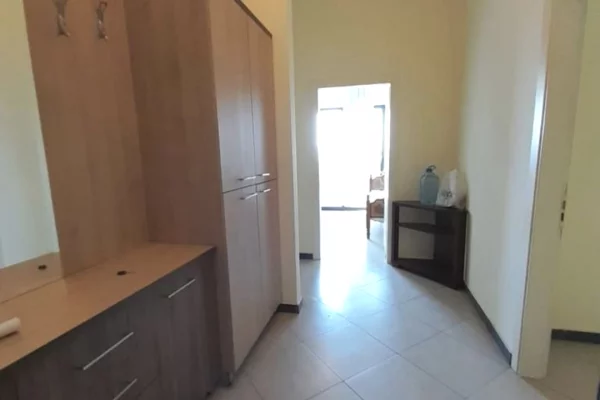 Shtepi me qera 2+1 ne Tirane - 451 Euro