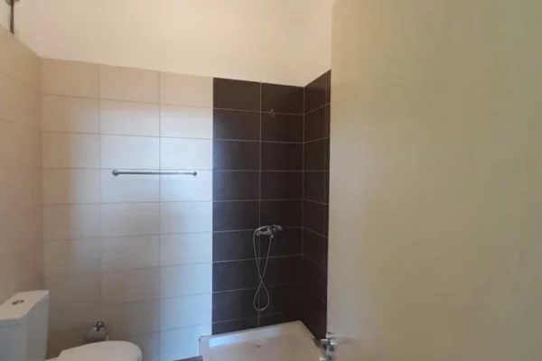 Shtepi me qera 2+1 ne Tirane - 451 Euro