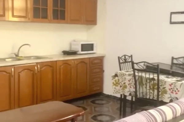 Shtepi me qera 2+1 ne Tirane - 379 Euro