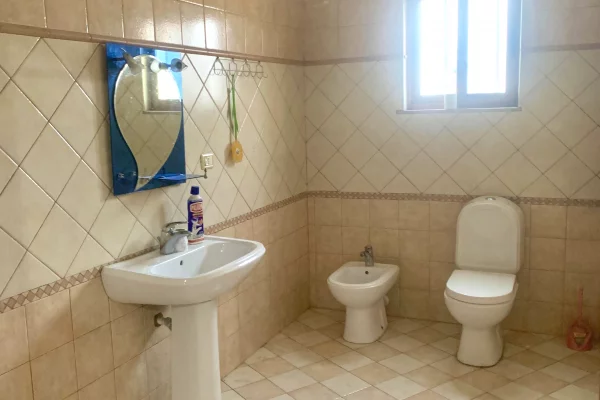 Shtepi me qera 2+1 ne Tirane - 399 Euro