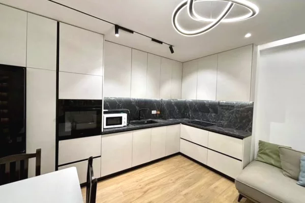 Shtepi me qera 2+1 ne Tirane - 649 Euro