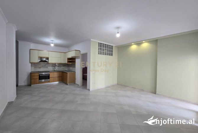 Apartament 2+1 me qira – Pranë Stacionit të Trenit dhe Portit